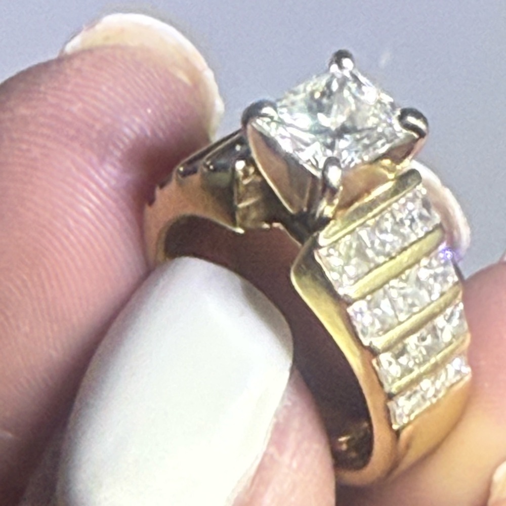 Elegant Wedding / Engagement ring